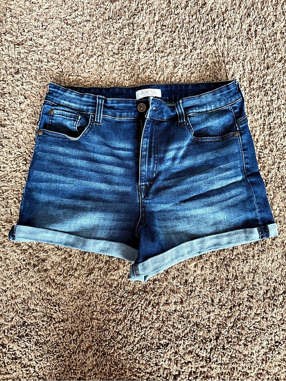 Ariya Jeans Denim Cuffed Jean Shorts in Blue Waist 13/31 Like New